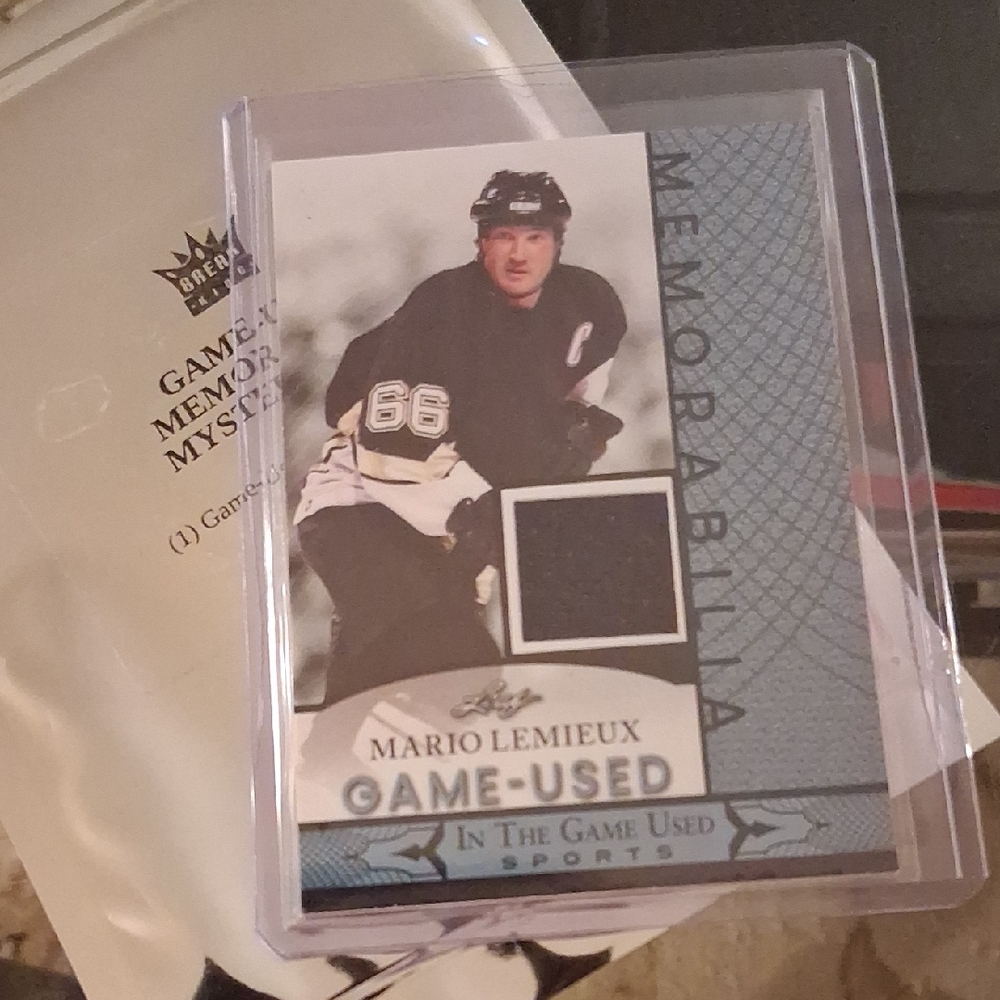 MARIO LEMIEUX GAME-USED RELIC TRADING CARD